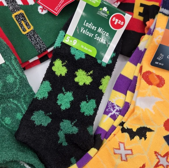 HOLIDAY SOCKS NWT Lot 8 Pks Total Christmas Halloween St. Patrick V-day Sz 9 - Picture 4 of 11